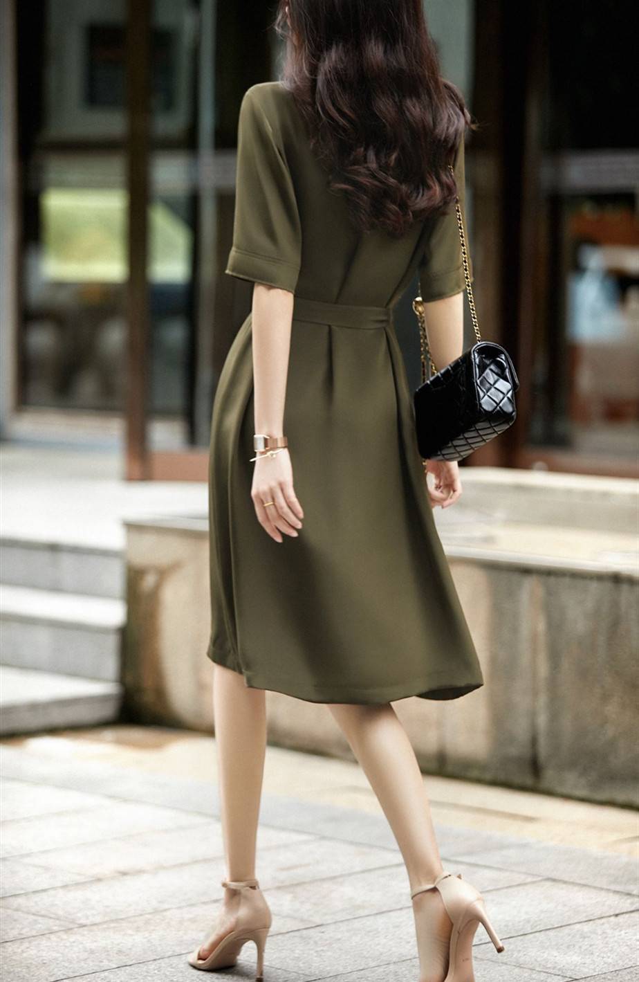 膝丈ワンピース トップス シンプル ひざ丈 袖あり 半袖 ラウンドネック スリム 細身 タイト 大人女子 大人 上品 おしゃれ きれいめ シンプル エレガント デイリーウェア レトロ レトロ風