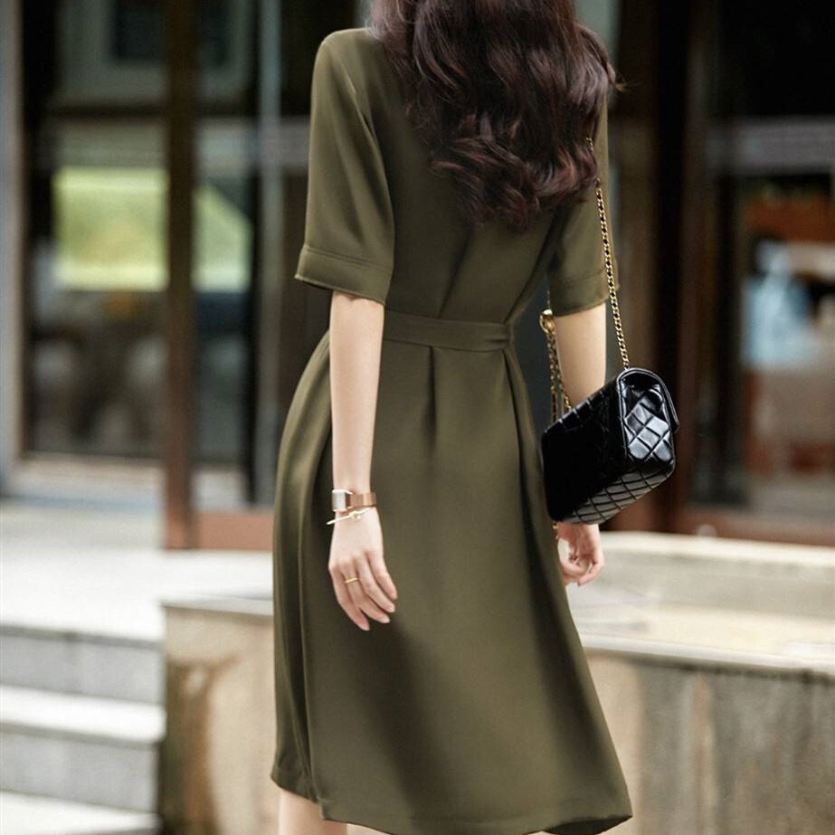 膝丈ワンピース トップス シンプル ひざ丈 袖あり 半袖 ラウンドネック スリム 細身 タイト 大人女子 大人 上品 おしゃれ きれいめ シンプル エレガント デイリーウェア レトロ レトロ風