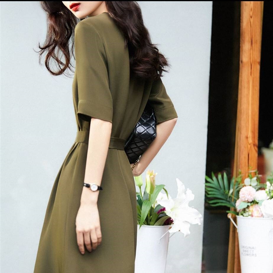 膝丈ワンピース トップス シンプル ひざ丈 袖あり 半袖 ラウンドネック スリム 細身 タイト 大人女子 大人 上品 おしゃれ きれいめ シンプル エレガント デイリーウェア レトロ レトロ風