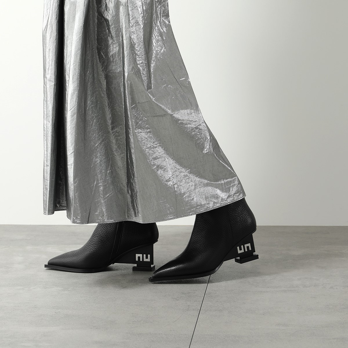 UNITED NUDE ユナイテッドヌード ショートブーツ UN Bootie Mid レディース レザー ポインテッドトゥ ロゴ ブーティ シューズ 靴 Bl】 UNITED NUDE ユナイテッドヌード ショートブーツ UN Bootie Mid レディース レザー ポインテッドトゥ ロゴ ブーティ シューズ 靴 Bl】