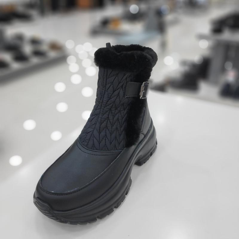 () 軽くて足が楽な女性防寒ブーツ LCWA73U54C19