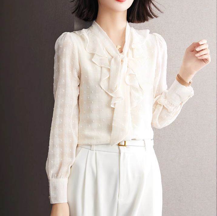 トップス レディース ボウタイブラウス プルオーバー シフォン 長袖 パフスリーブ リボン フリル襟 透け感 大人可愛い きれいめ 大人 上品 おしゃれ お洒落 存在感 大人女子 エレガント フェミニ