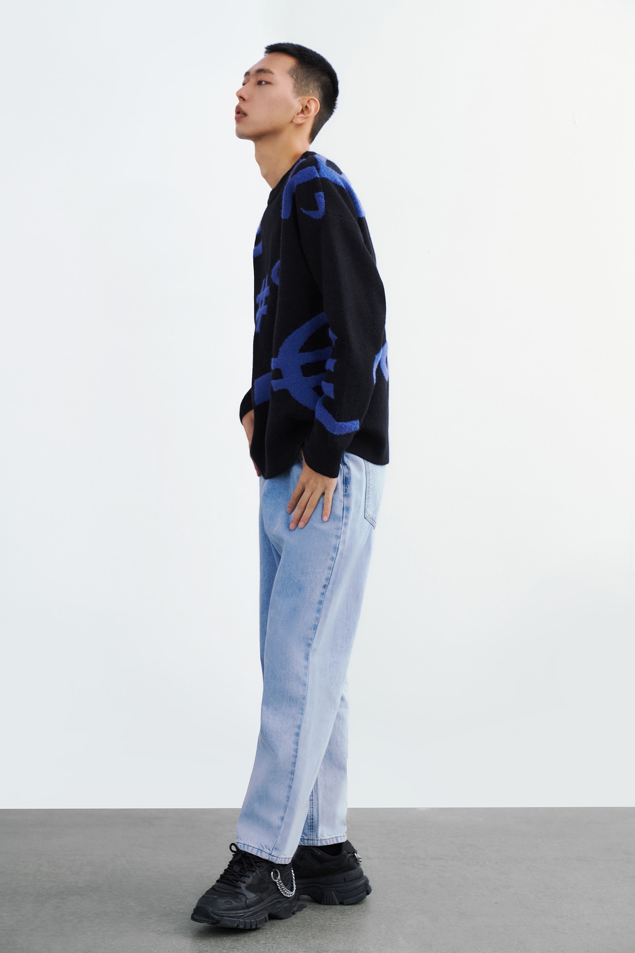 春 秋 冬 紳士服 トレンド カラー コントラスト シンボル ジャガード セーター ニット Tシャツ ブラック XS S M 個性的 トップス Tシャツ シャツ ニットソー 袖あり 長袖 きれいめ 14,527円