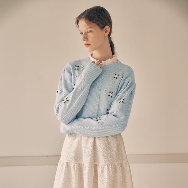 HAND FLOWER EMBROIDERY KNIT SKY