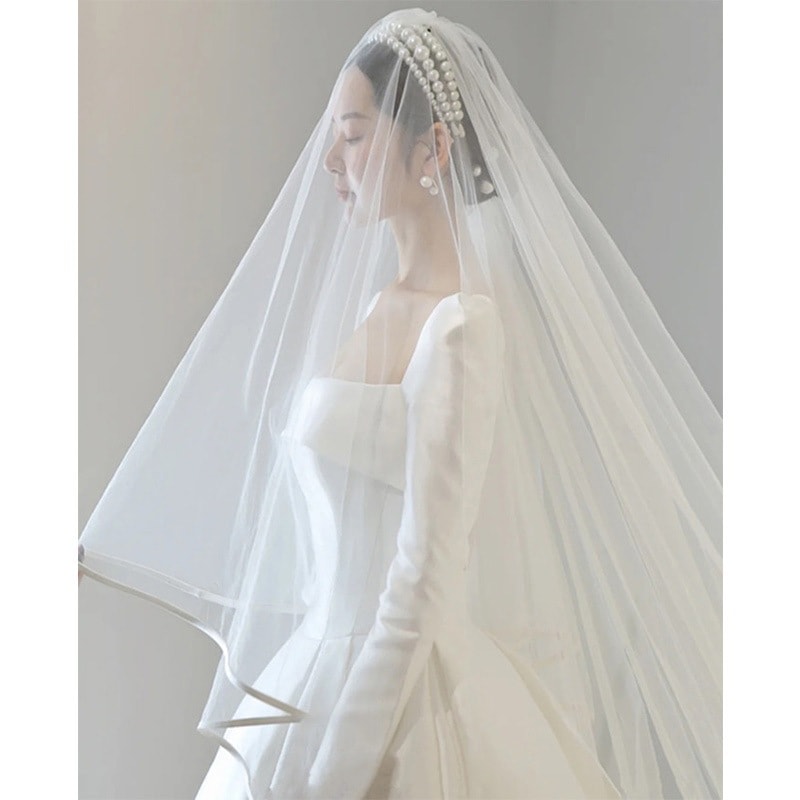 長袖の春のサテンのフランスの主なウェディングドレスの新型の気質の新婦の宮廷の小さい背は尾のウェディングドレスを引き延ばします