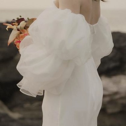 実例写真！パフスリーブ 姫袖 オーガンジー クレープ生地 可愛い オフホワイト 色直し 花嫁