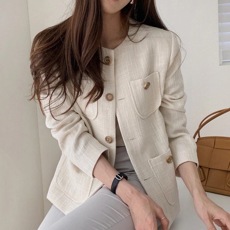 アウター ツイード ジャケット チェック柄 ショート丈 ショート ラウンドネック フロントボタン ゴールド ボタン シングルブレスト 袖あり 長袖 肩パッド ポケット 胸ポケット 綿 コットン 羽織