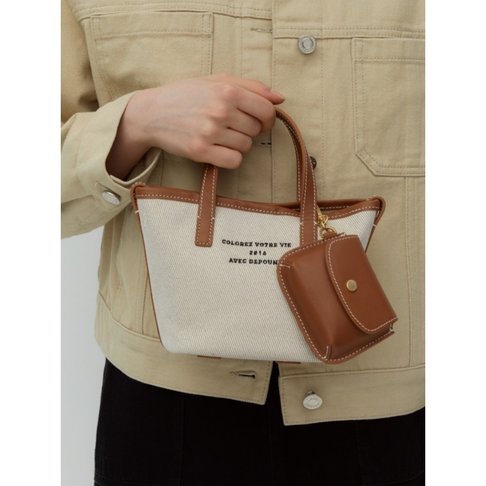 デパンドレザーマルチケースバッグチャームキャメル