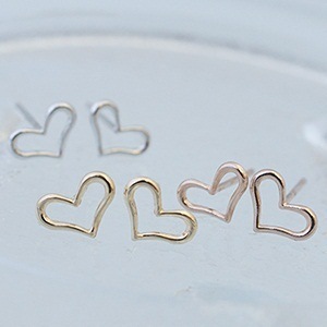定番のオープンハートピアス　10金ゴールド　ホワイトゴールド　ピンクゴールド　スタッドピアス　メール便ホワイトゴールドゴールドピンクゴールドの3色！