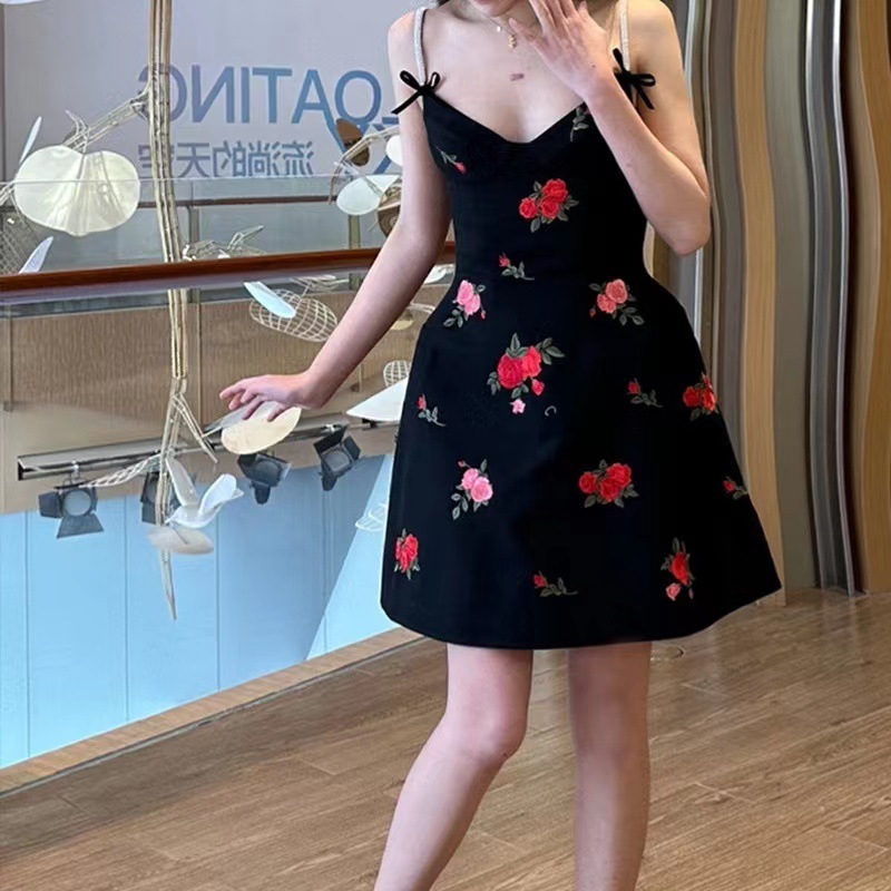 人気新作　刺繍バラ　ミニキャミワンピ　パーティードレス　気質　着痩せドレス