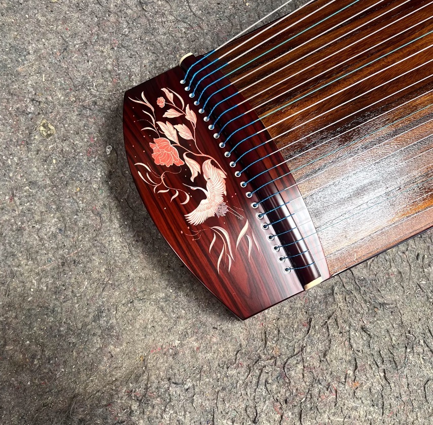 筝 125cm 赤鶴の模様 金具と金具を合わせる 中国の弦楽器