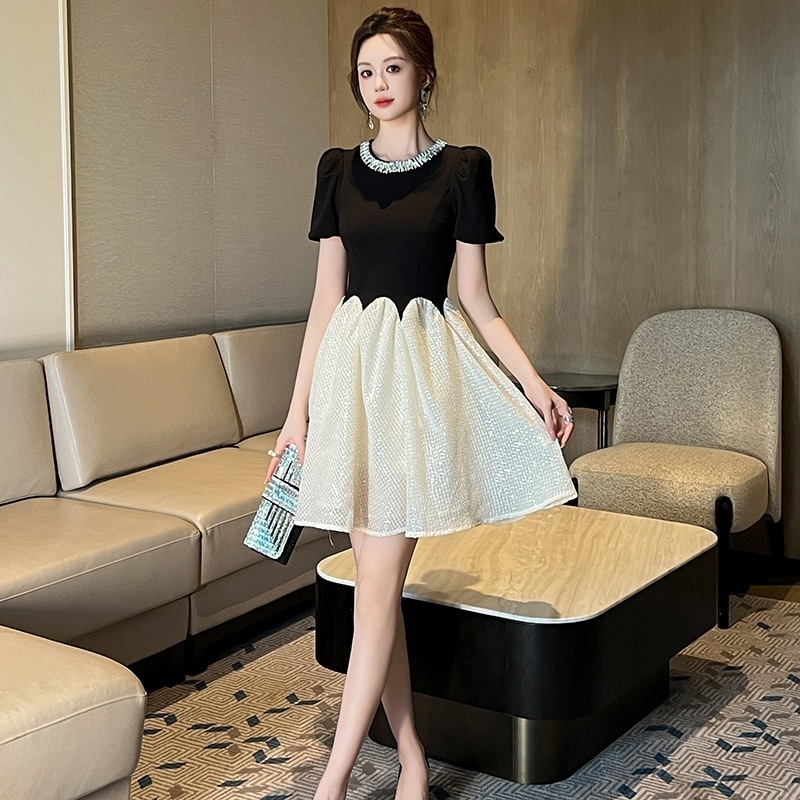 2024夏新型婦人服重工ドリルラウンドネックデザインインパクトカラーウエストポンポンワンピース65060