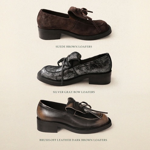 新しいレトロなカレッジスタイルの蝶結びの靴M ラベルのスエード ローファー女性の高級革靴