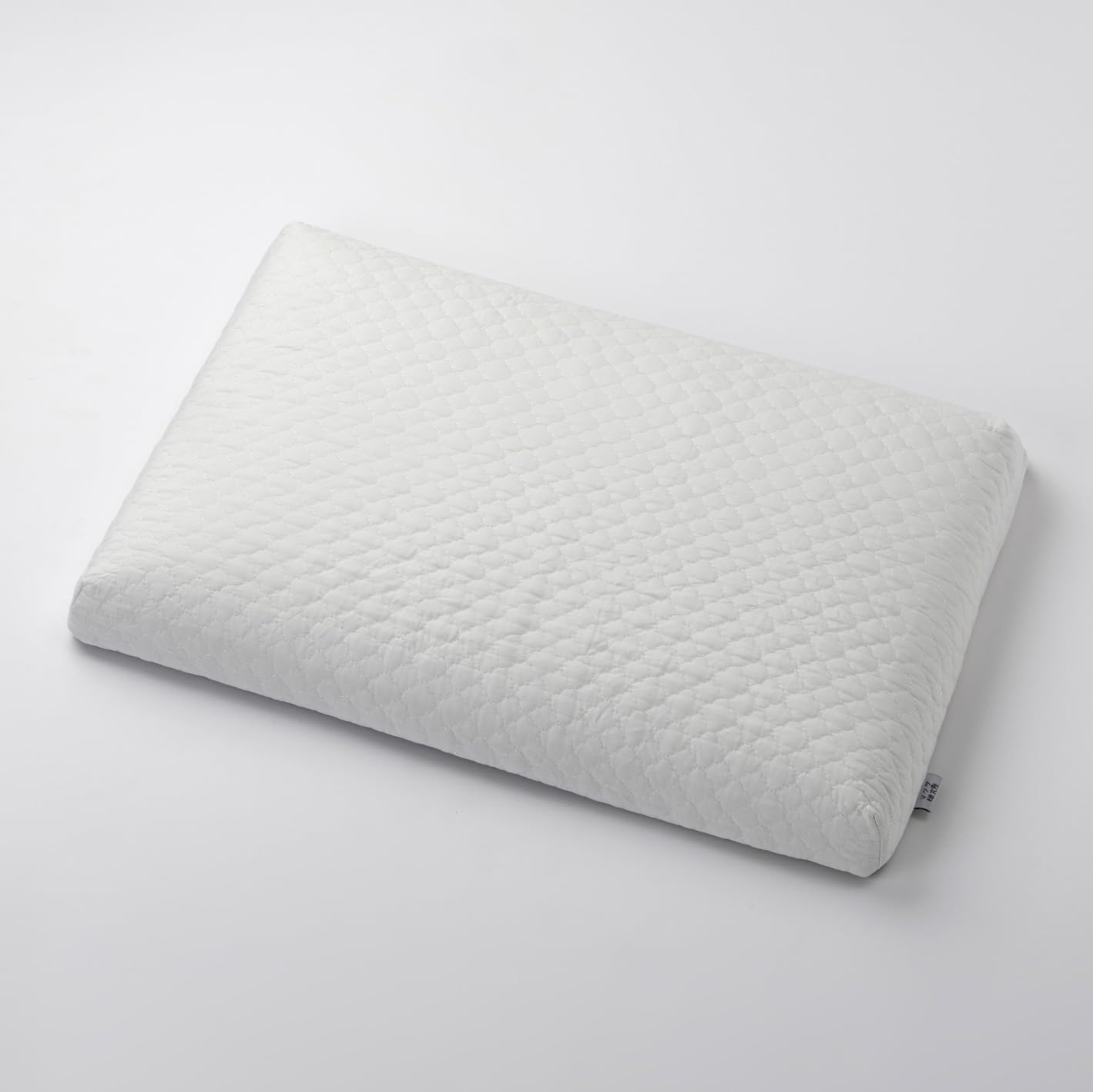 低反発枕 [ 低反発人間工学設計で寝姿勢を自然に整える ] 寝返りし易いフラット形状 低い枕 首コリ対策 横向き寝にも 洗えるカバー付き
