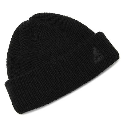 CHANEL ブラック ニット帽　新作❤️ 光るスパンコール付き CHANEL ブラック ニット帽 新作❤️ 光るスパンコール付き