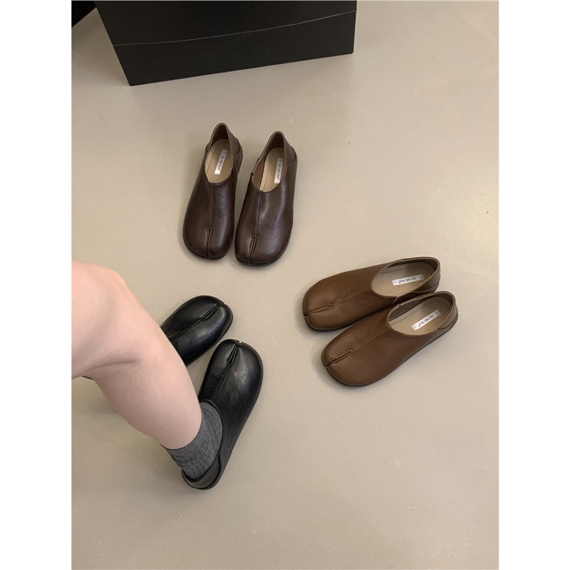 11 Cowhideバージョン！女性の秋のためのスプリットトーブタの足のシングルシューズ新しいフランスのレトロカジュアルレザーシューズソフトフラットローファー