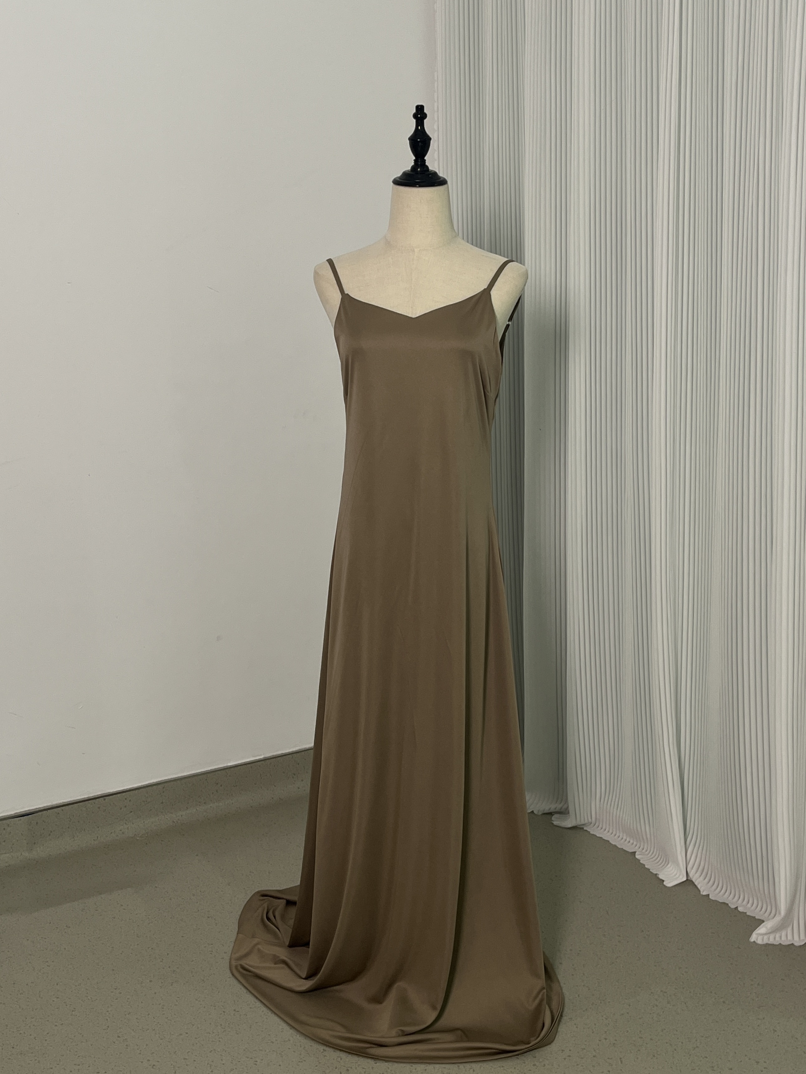 キャミソール ブラウンサテンガウン 快適な生地 背中見せ 妊婦 披露宴/前撮り