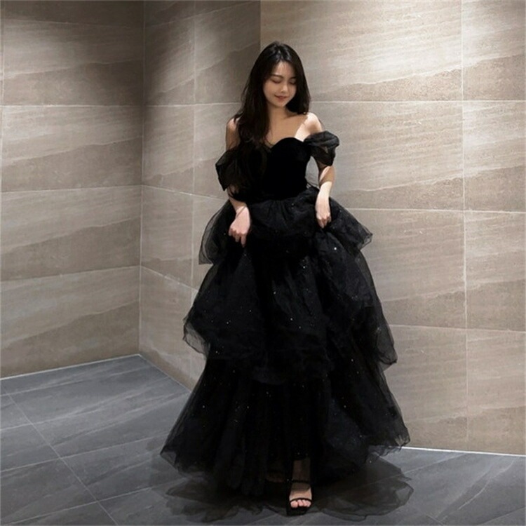 ワンピースドレスドレスライン オフショル 前撮りドレス ブラックドレス ドレス 前撮り用 カラードレス 前撮り 同窓会 ウェディングドレス 黒 ティアードデザインの可愛い韓国ウェディングドレス 成 5,362円