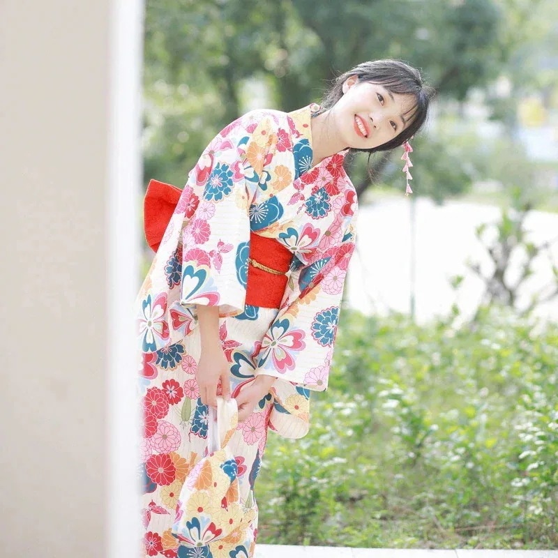 型 の着物女性の伝統的なフォーマル着物改良版ピンクセクシーフォト和風ステージ衣装