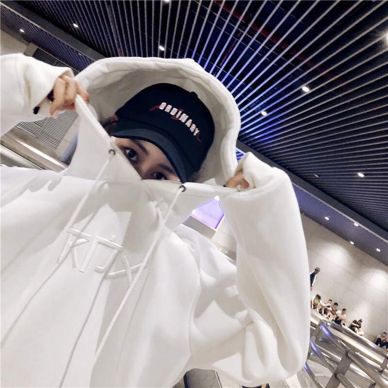 刺繍ロゴフーディー パーカー フード付き トップス プルオーバー 刺繍. 英字ロゴ フード ８カラー a3631