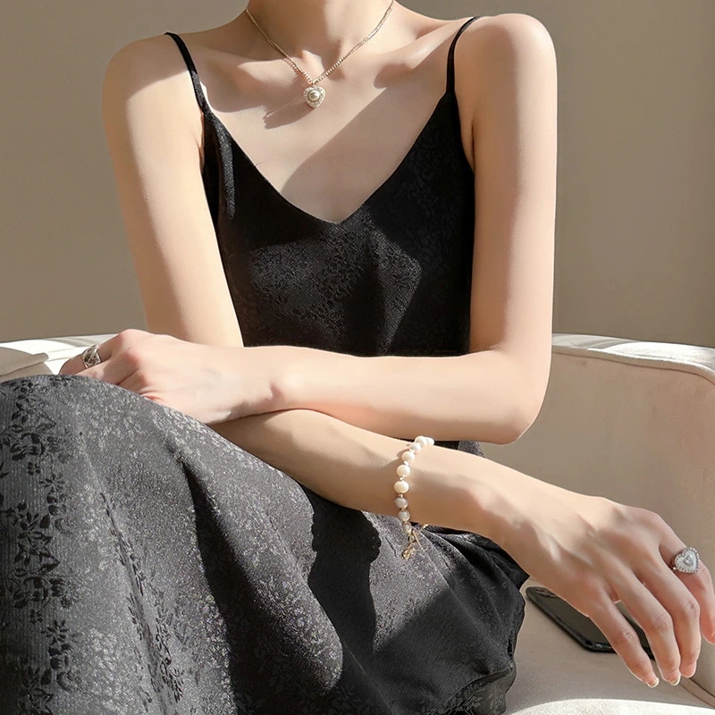 新作サテンホルタードレス女性Vネックシルク気質薄底ロングスカート