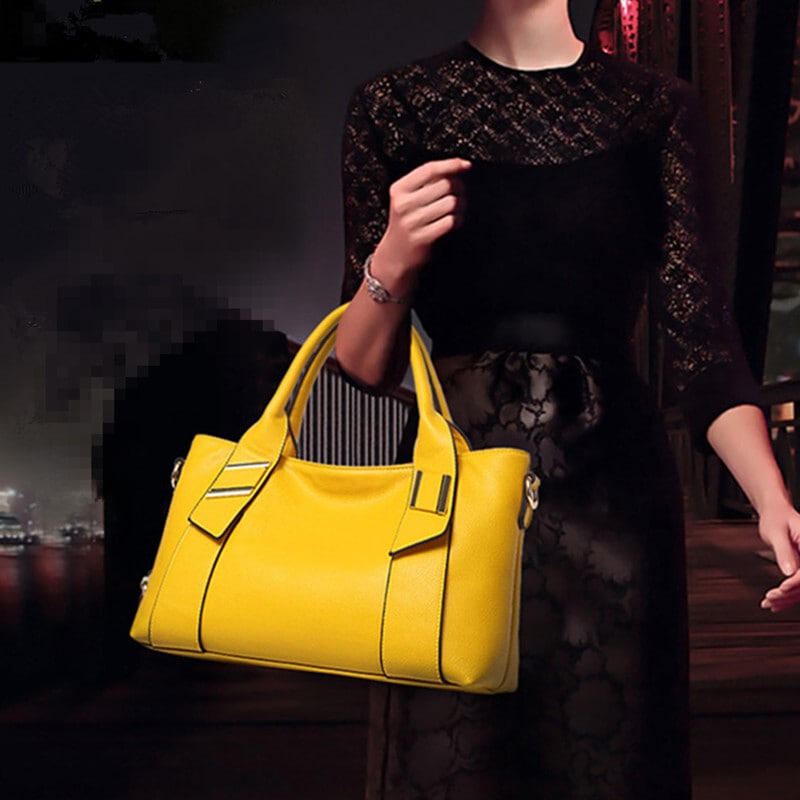 ショルダーバッグ カバン かばん 鞄 bag レディースバッグ 通勤バッグ 大容量 収納 多収納 機能性 便利 A4 斜めがけ 肩がけ 手持ち 革 レザー かわいい 大人可愛い きれいめ