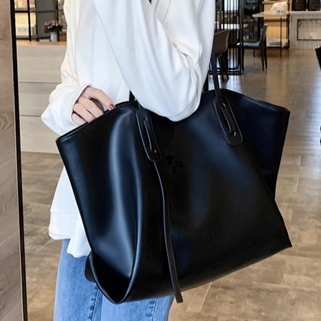 レディース バッグ カバン 鞄 レディースバッグ ショルダーバッグ 大容量 多収納 機能性 便利 使いやすい スクエア型 四角 大きめ かわいい 大人可愛い シンプル カジュアル 大人 おしゃれ