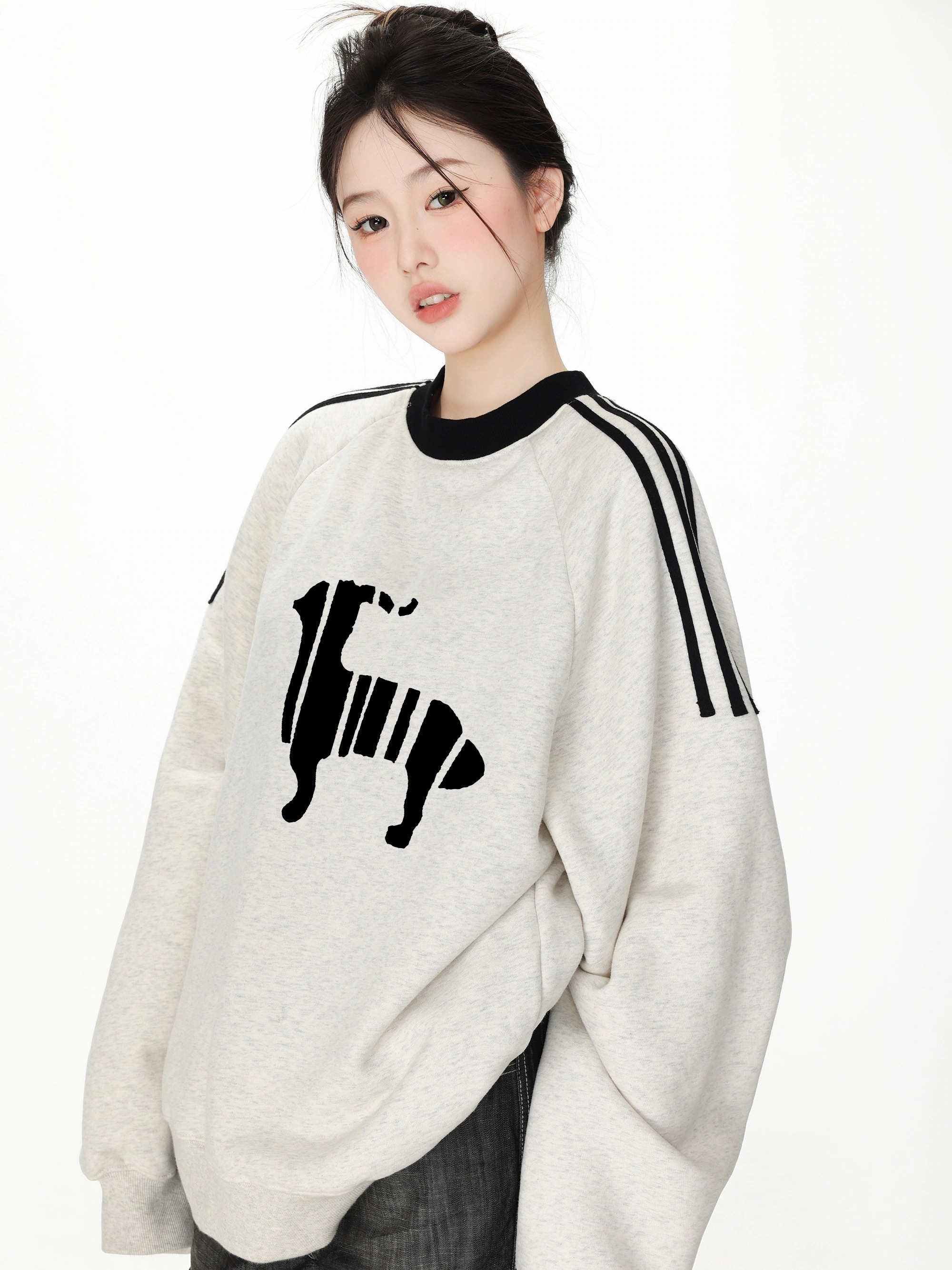 2025 秋冬 裹起毛トップスバイカラー長袖 かわいいK-POPTロング黑レディース韓国風ロゴ衣装ルーズゆったりカジュアルおしゃれサイズスリーブシルエットファッション系サイド春 トレンド2type