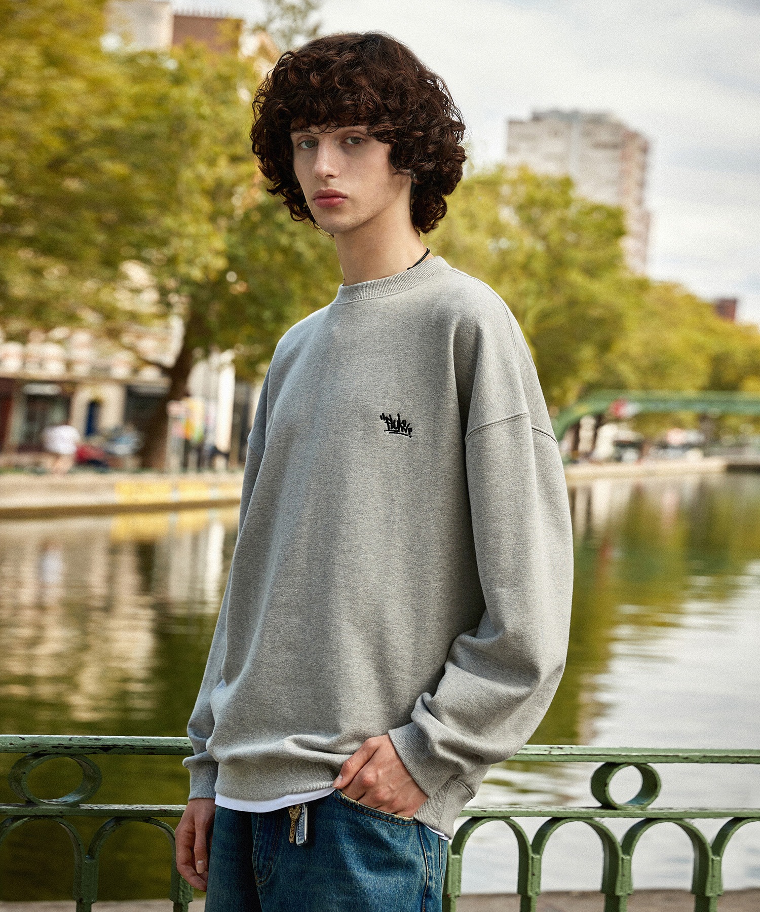 FLUKEスラムロゴアセンティックマンツーマンTシャツグレーFMT602 5,888円