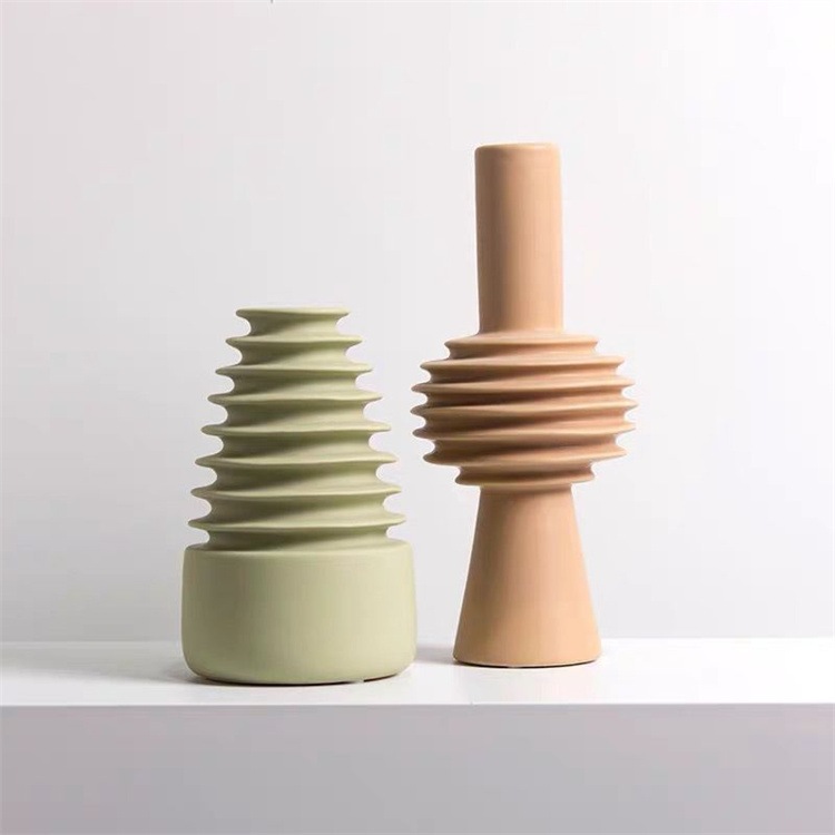 INSスタイル デザインセンス 北欧用置物 陶磁器の花瓶 玄関用置物 テレビ用置物 装飾品 花瓶 抽象花器 家庭用置物