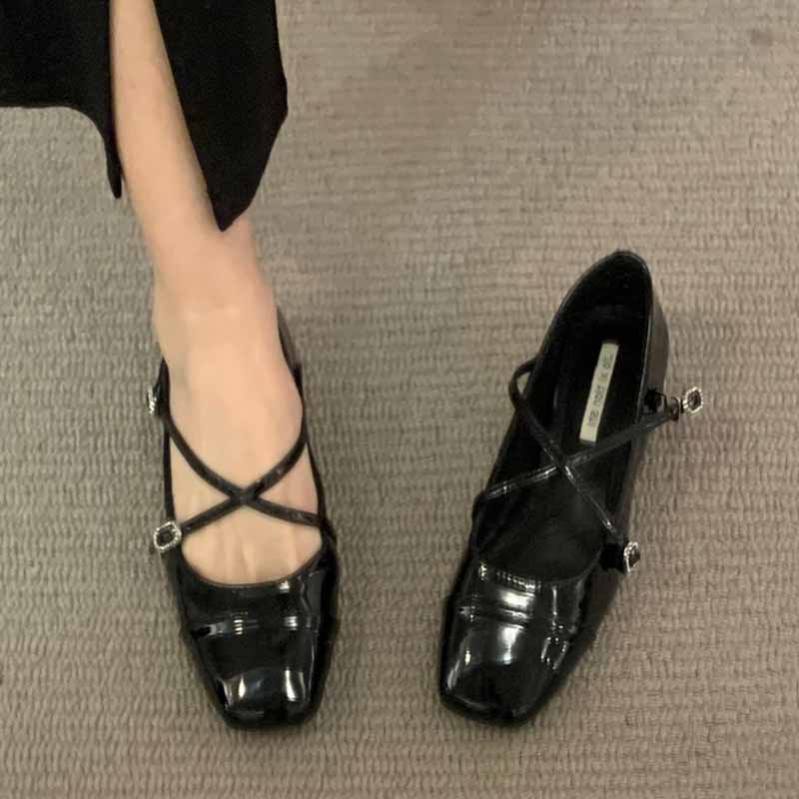 500円OFFクーポン パンプス ローヒール 痛くない ぺたんこ 結婚式 パーティー 入学式 マタニティ 妊婦 フォーマル フラット フラットパンプス ストラップ スクエアトゥ 疲れない 滑り止め コ 5,794円