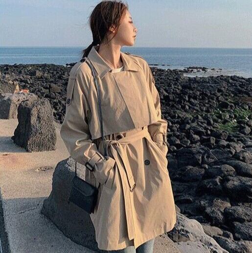 コート トレンチコート アウター 上着 羽織 トレンチ ミディアム丈 長袖 襟付き フェミニン ストリート ベルト ウエストマーク ポケット 前開き ボタン 中厚手 大人可愛い シンプル カジュアル 5,375円