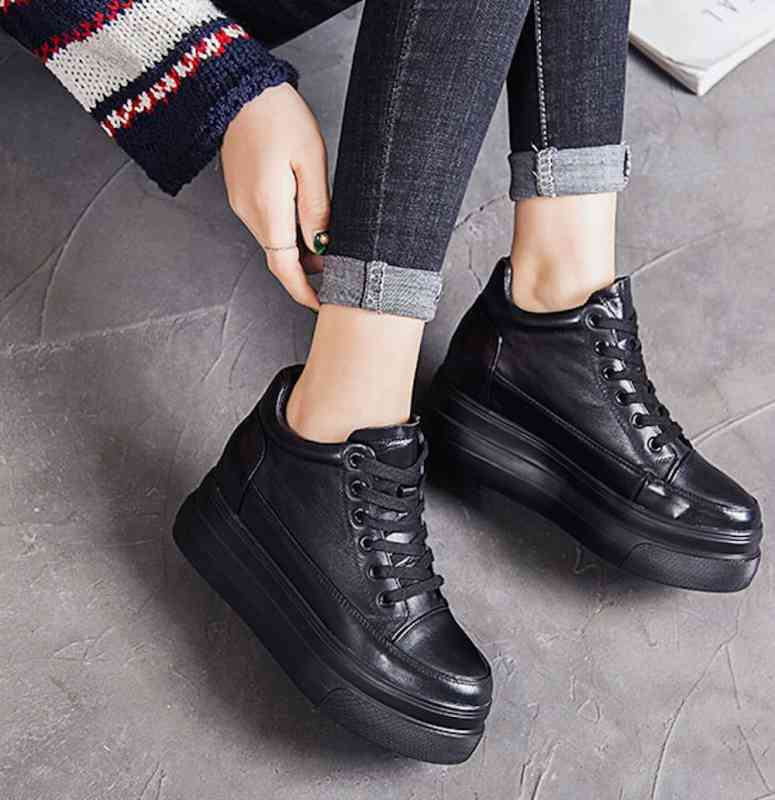 スニーカー レディース ピンク 黒 雪道 5E レザー 3E 幅広 軽量 超軽量 ハイカット 歩きやすい 革 24.5 あったか おしゃれ 冬 スリッポン 夏 シューズ 厚底 4E グレー ボア 春