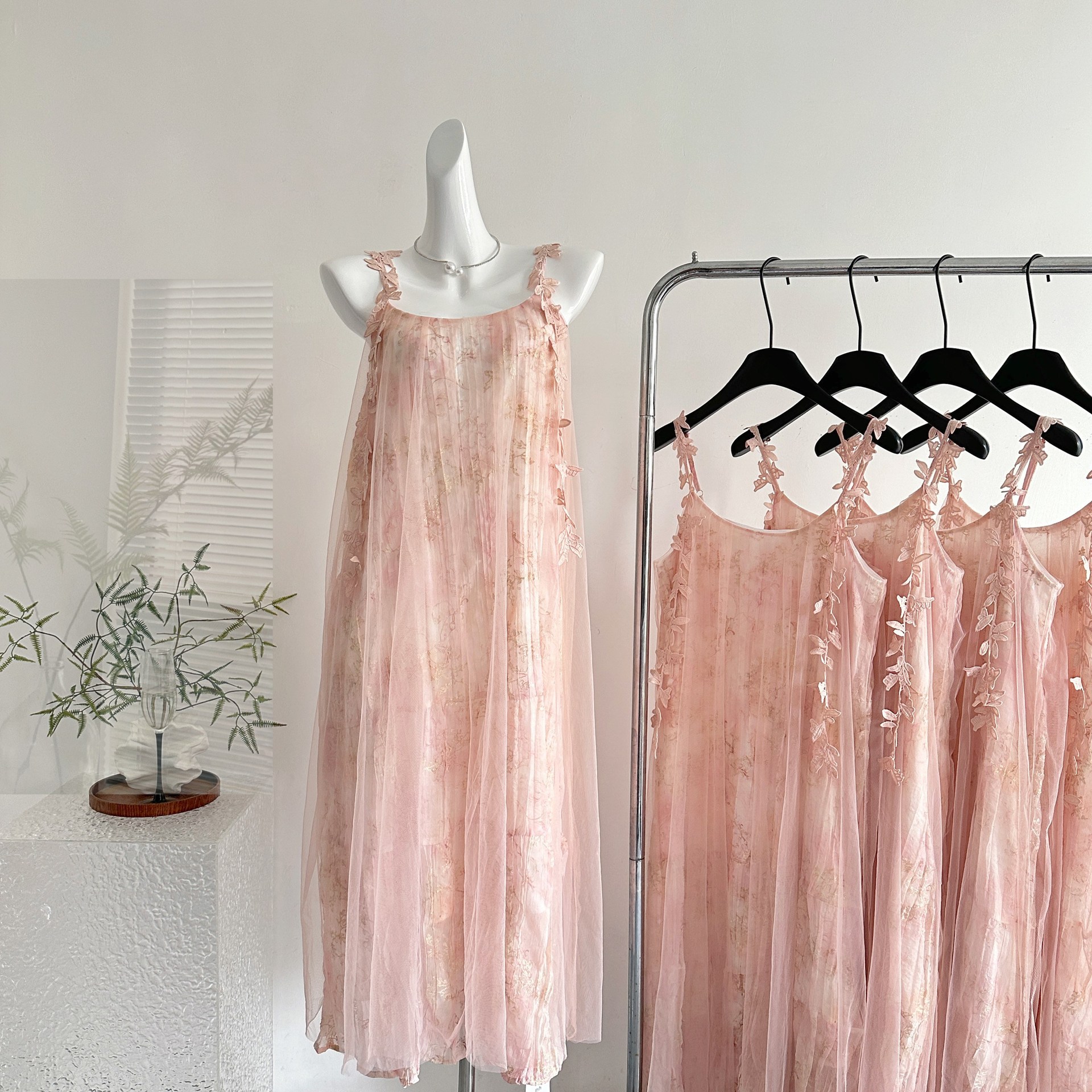 フレンチエレガンス大振りスカートピンクキャミソール海辺リゾートワンピースシャドーパミンロングスカート