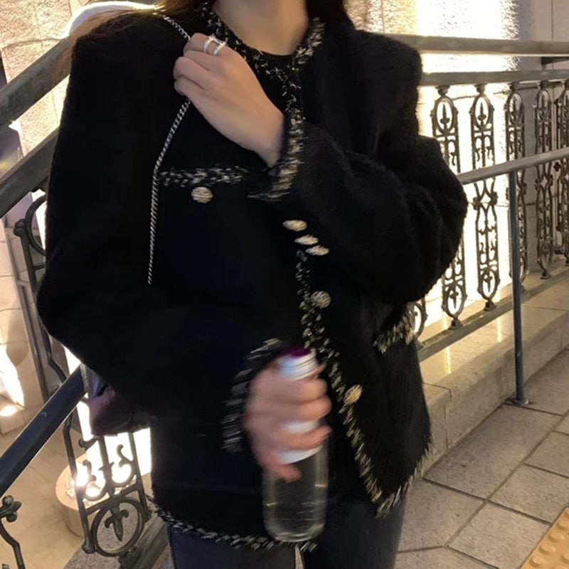 アウター コート ショートコート 長袖 ラウンドネック 前開き デザインボタン ポケット ショート丈 かわいい 大人可愛い きれいめ シンプル 上品 おしゃれ かっこいい カジュアル レトロ こなれ感