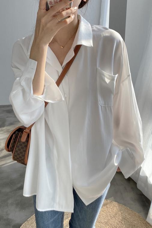 【1つ買うと10つ無料】女性の日焼け止めのコッペラミノ白いシャツは夏の薄いスタイルのための長袖のシャツの垂れ下がったゆるい気質を垂れます