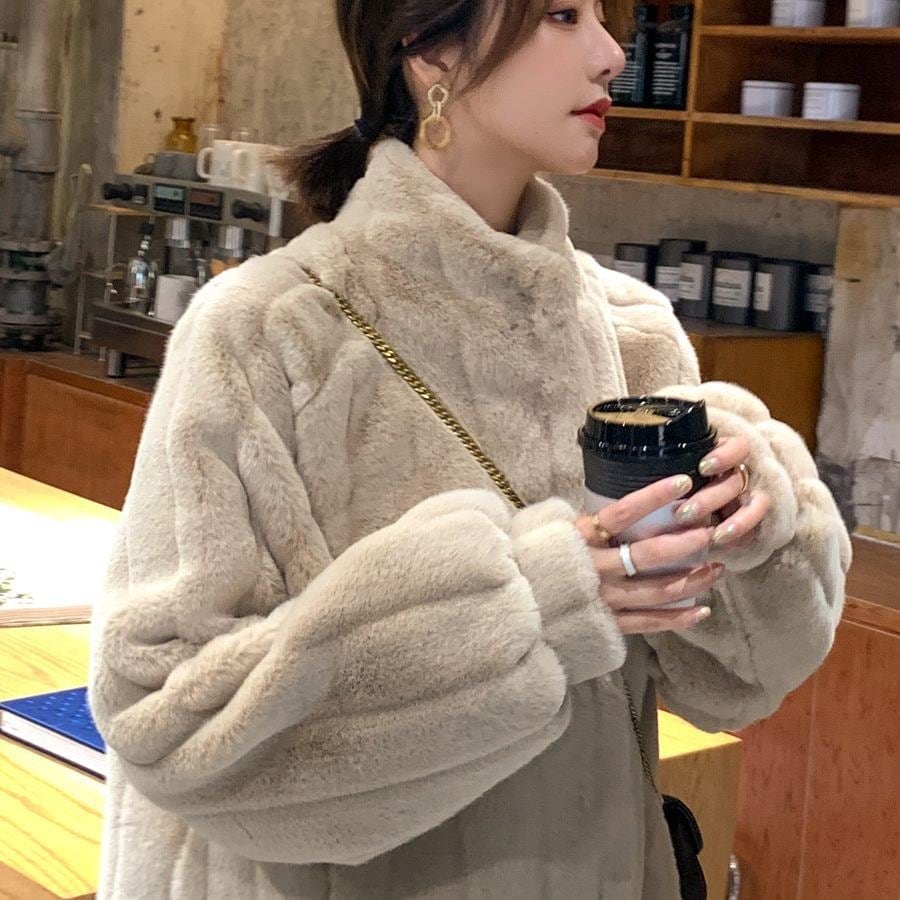 冬の新作 2025 秋と冬模造ウサギの毛皮の女性のミッドレングスぬいぐるみ服ルースラムズウールコートスタンドカラー毛皮のコート