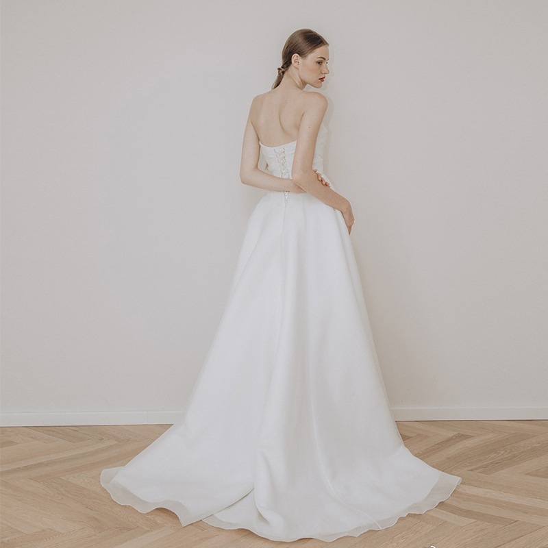 ワンピースドレスドレスシンなストラップレスのウェディングドレス2025サテンスモールテールブライド結婚した気質ムリドテッチガール