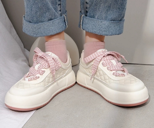 レディース スニーカー ランニング スポーツ ボリューム ダンス カジュアルシューズ 3cm 厚底 メッシュ 通気性 靴ひも 滑り止め かわいい カジュアル おしゃれ ラブリー キュート スポーティー 5,078円