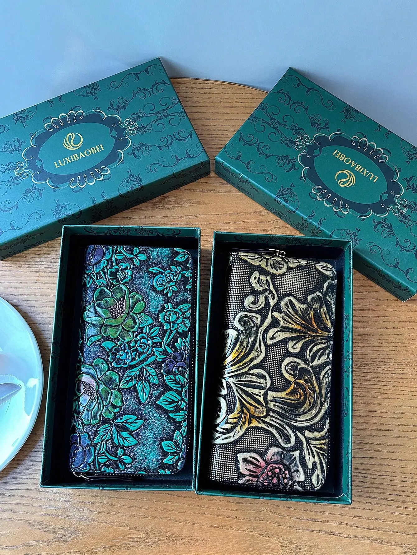 女性のためのハイエンドのレトロな彫刻された財布長くファッショナブルでエレガントな革の彫刻された花の財布携帯電話mを保持することができます - 1524 7,528円