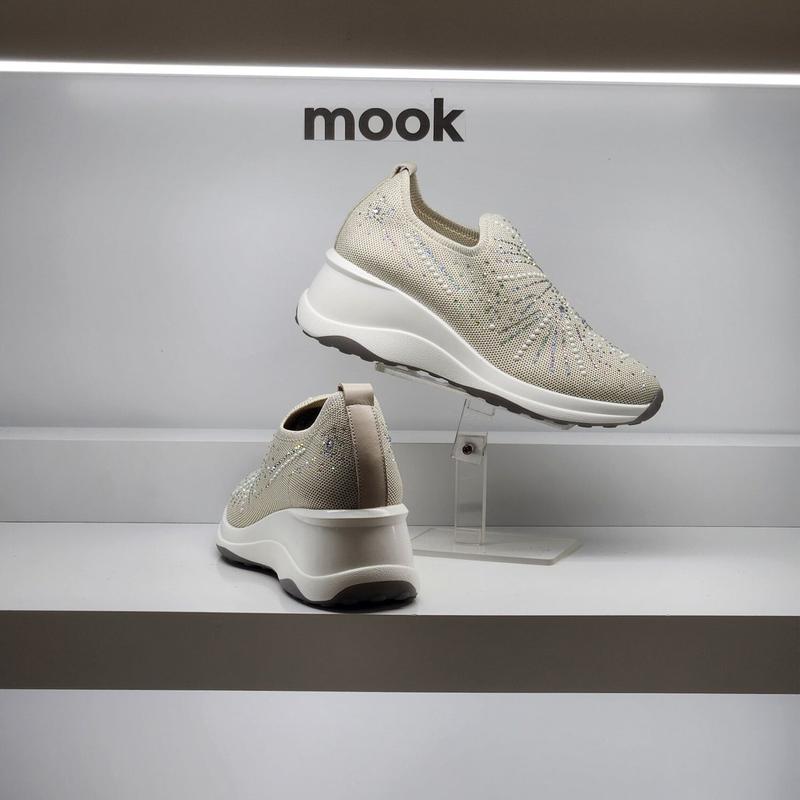 女性ストーンポイントニットスパンデックススニーカー422301 UP HPID2SD