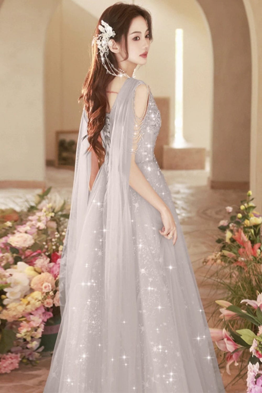 高級感のあるドレスのスカートの女性の宴会の人気があります