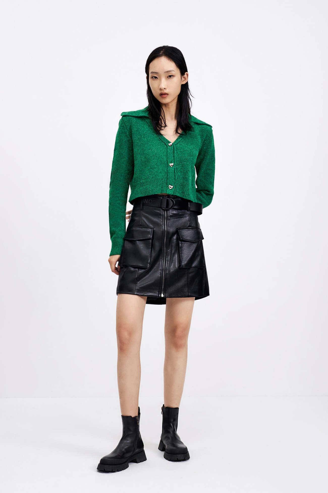 春トレンド クール 個性派 ショートニット ジャケット ハートのボタン 抹茶グリーン ブラック S M L XL トップス 袖あり 長袖 かわいい 大人可愛い きれいめ シンプル カジュアル 大人