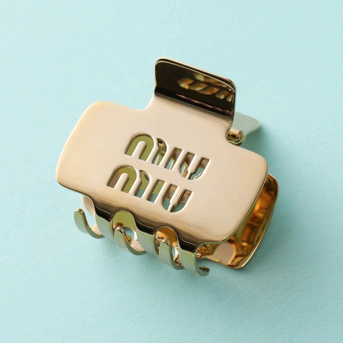 MIUMIU ミュウミュウ ヘアクリップ 5IF219 2DTU レディース クロウクリップ ブラス ロゴ ヘアアクセサリー 髪留め F0056/ORO