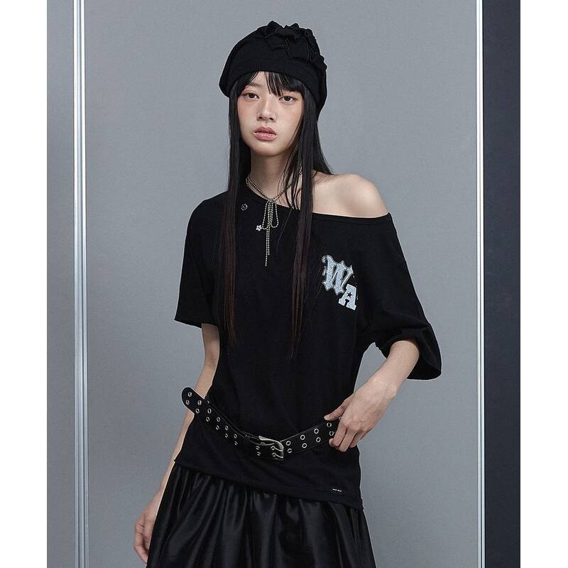 WACKY WILLY ウィメンズ グラフィック ボタン オフショルダー 半袖Tシャツ ブラック WA2602STW2BK 410891