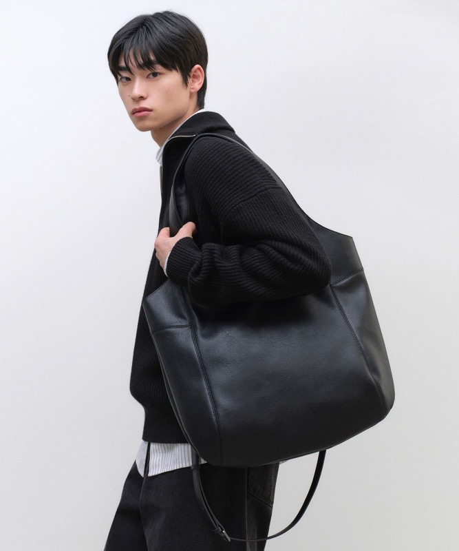 シンセティックレザーラウンドショルダーバッグ[ブラック]