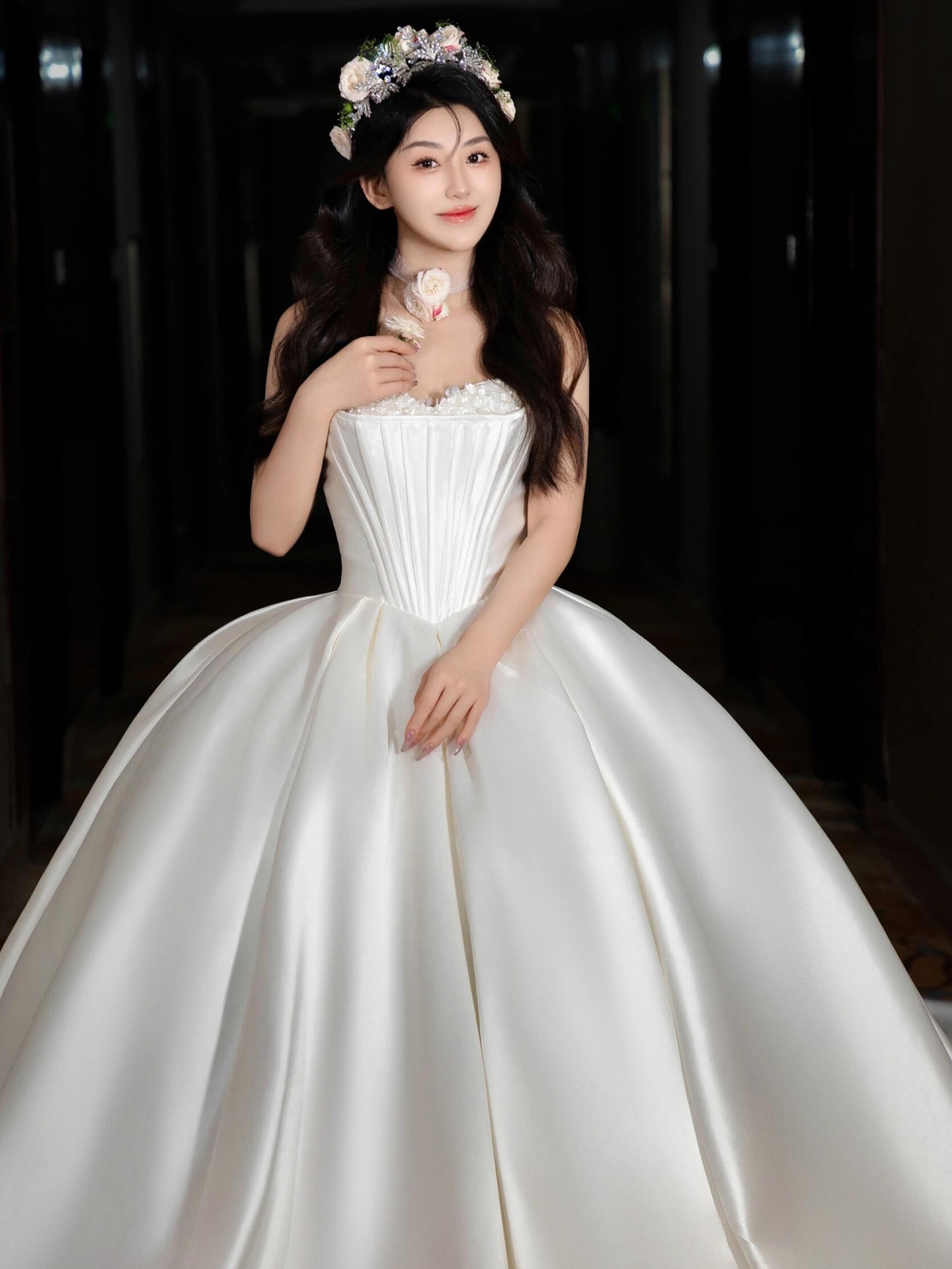 サテンストラップレスウェディングドレス2025ブライダルガウン高品質の質感レトロシンプル軽量旅行写真 12,758円