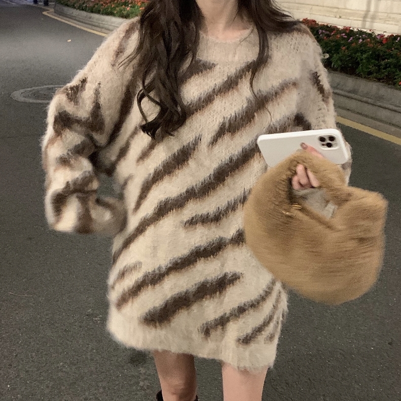 トップス セーター プルオーバー ミディアム丈 長袖 ラウンドネック もこもこ かわいい 大人可愛い きれいめ シンプル カジュアル 上品 おしゃれ かっこいい 大人女子 こなれ感 個性的 主役級
