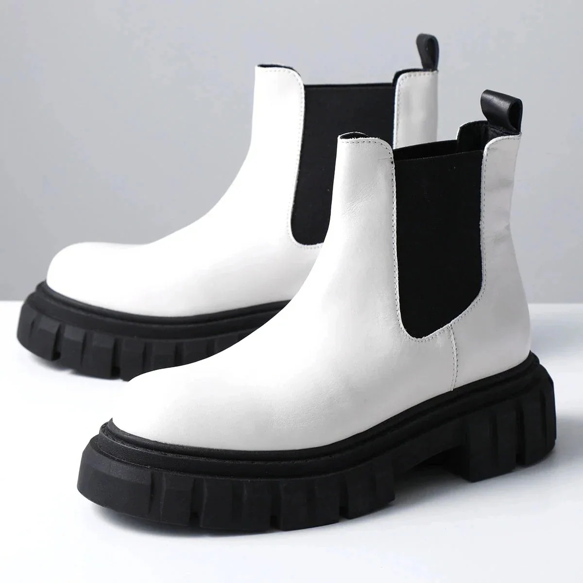 QUSHELI クシェリ ショートブーツ 36620 レディース レザー サイドゴア チェルシーブーツ トラックソール 靴 120-OFFWHITE 【mega】 12,574円