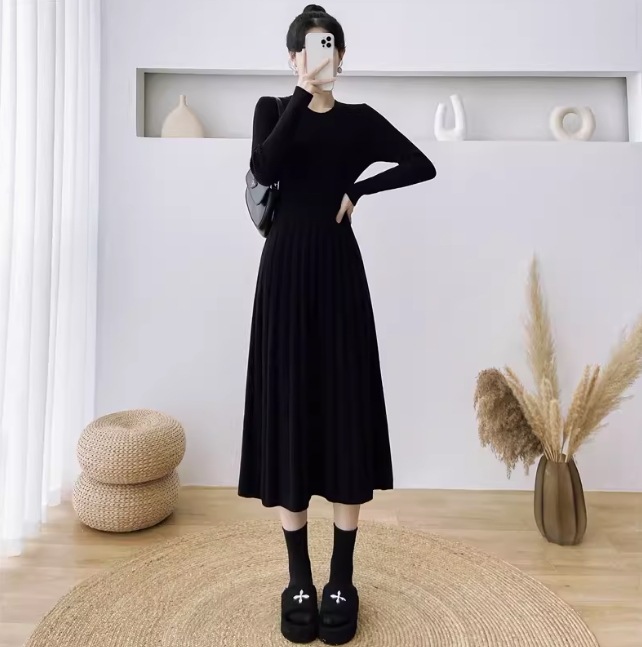 ワンピース ロングワンピース ニットワンピース 長袖 ロング丈 ニット タイト かわいい 大人可愛い きれいめ シンプル 上品 おしゃれ かっこいい レトロ ラフ こなれ感 個性的 主役級 存在感 6,540円